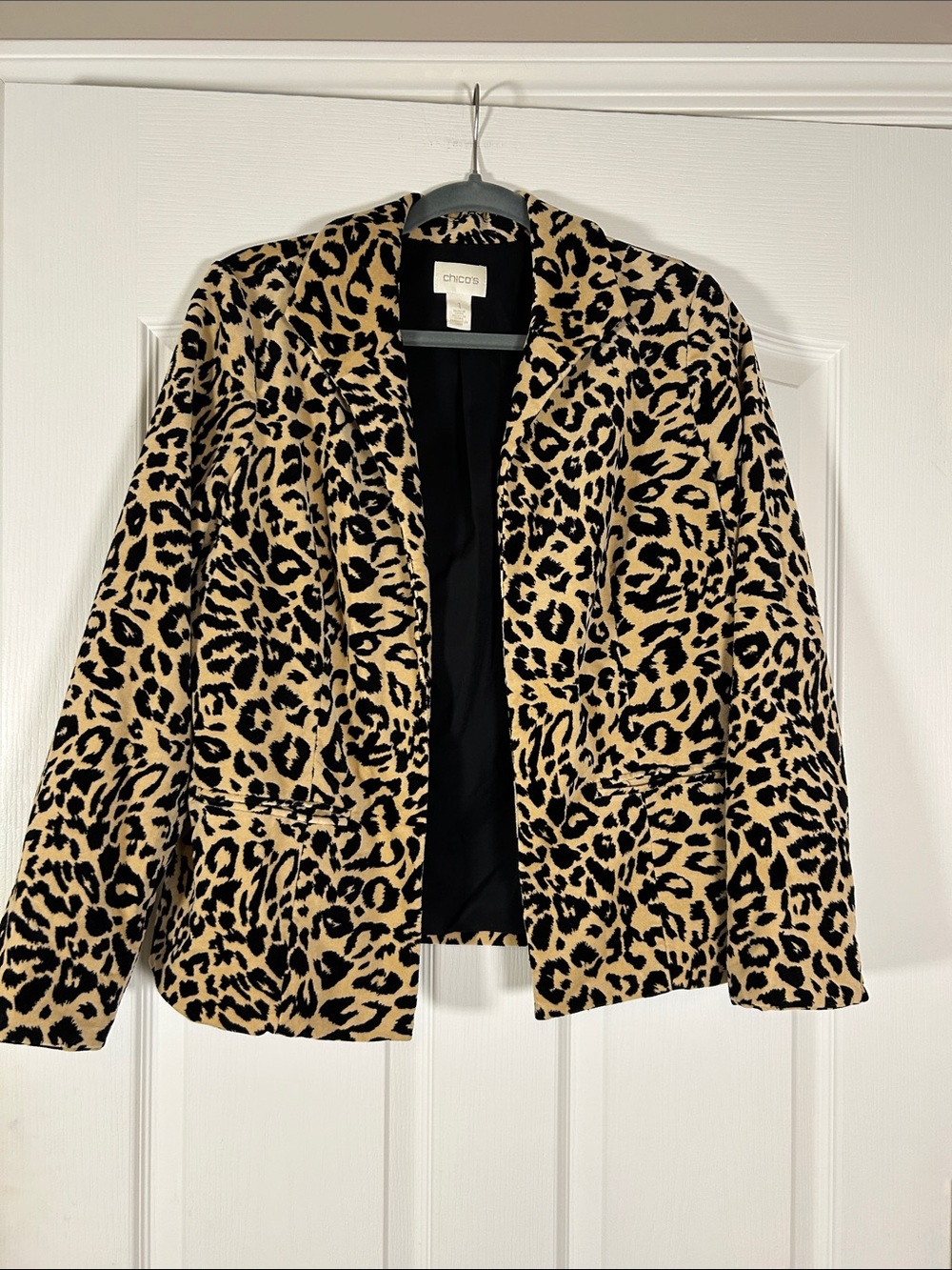 Chico's Leopard Print Blazer in Beige and Black size 8/ Chico’s 1